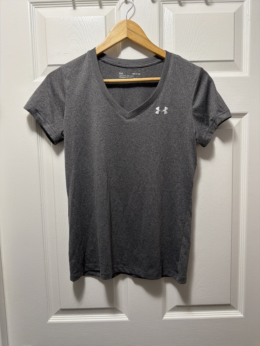 Under Armour Women’s V-Neck Performance Tee - Dark Gray